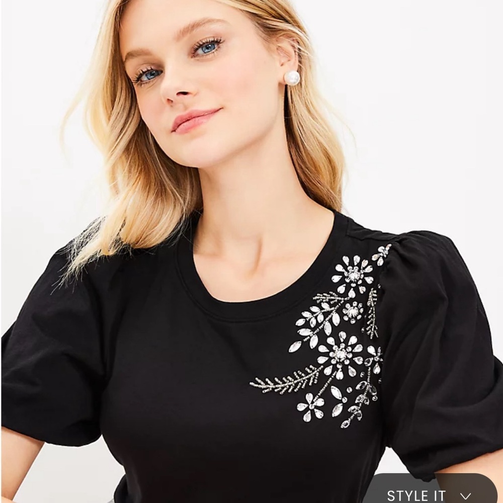 Loft Sparkle Floral Bubble Sleeve Top Size M
Color: Black | Retail price: $54.99